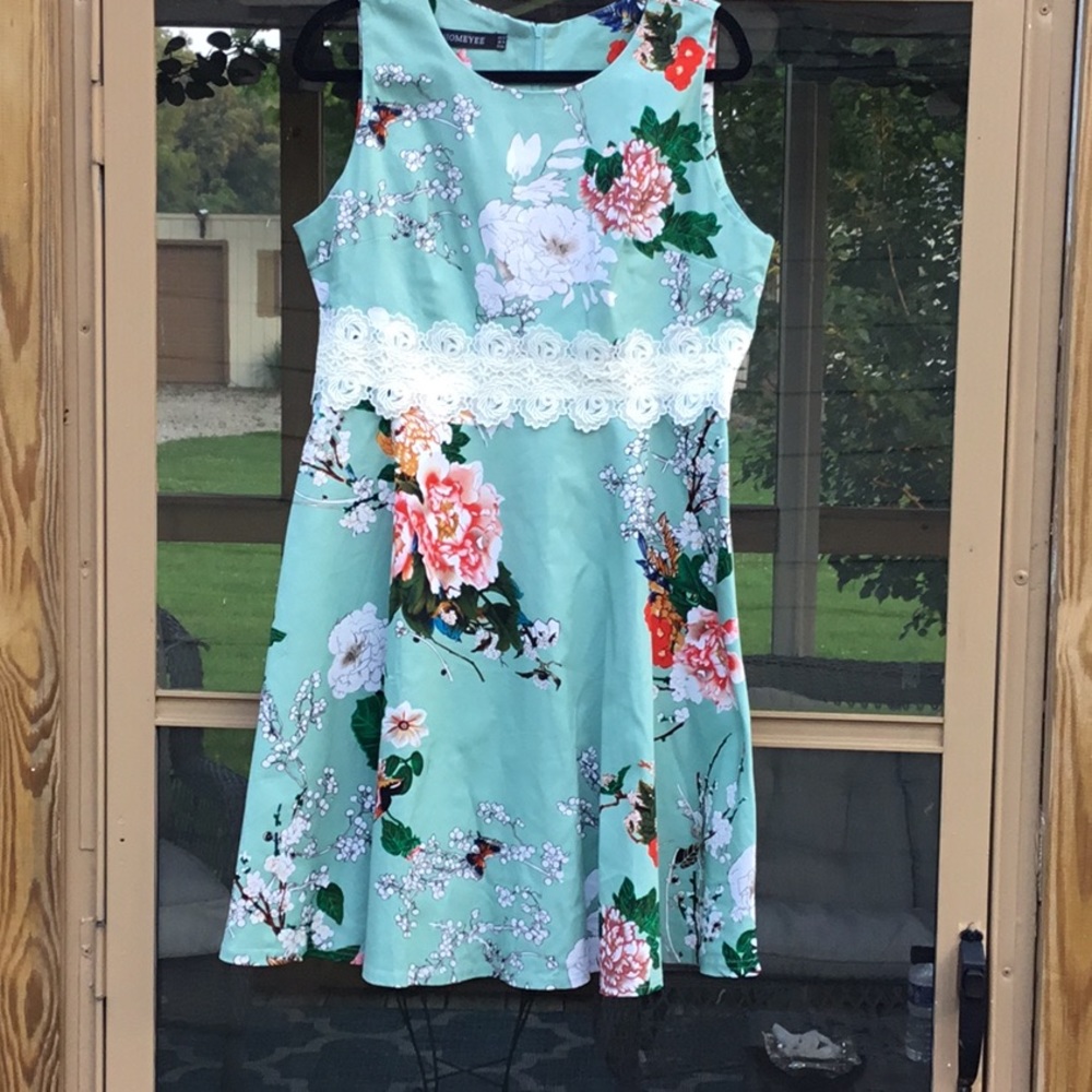 Homeyee Floral Dress size 12
